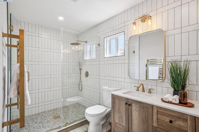 34709 Clover St, Union City CA: https://media.crmls.org/mediaz/1f137bf5-ef15-49e5-8508-12f5bec157b1.jpg
