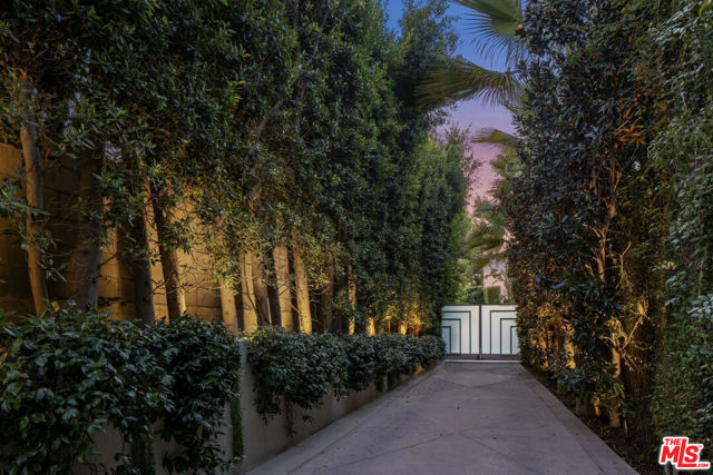 1456 Blue Jay Way, Los Angeles CA: https://media.crmls.org/mediaz/1f13fccd-6a67-41f9-a111-3c930ed3adfd.jpg
