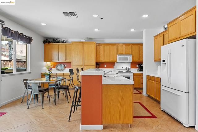 907 Snapdragon Way, Brentwood CA: https://media.crmls.org/mediaz/1f146084-97c4-4d48-8090-3a7124d0f5e0.jpg