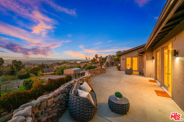 32070 Via Vera, Bonsall CA: https://media.crmls.org/mediaz/1f14a8f8-85ce-453d-b4c1-7bbbe9fe137f.jpg