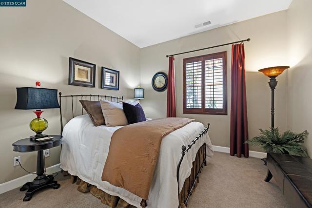 2222 Creekview Pl, Danville CA: https://media.crmls.org/mediaz/1f14de97-a5a3-4e55-96be-e356c2496126.jpg