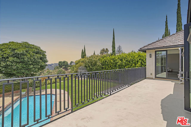 15515 Collina Strada, Los Angeles CA: https://media.crmls.org/mediaz/1f15ac24-a365-4873-b9e0-03791c0e03ab.jpg