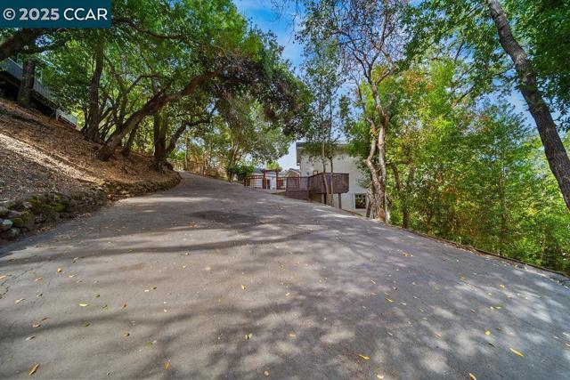 921 Foye Drive, Lafayette CA: https://media.crmls.org/mediaz/1f15c707-aae4-43ad-878d-fd698780e9e6.jpg