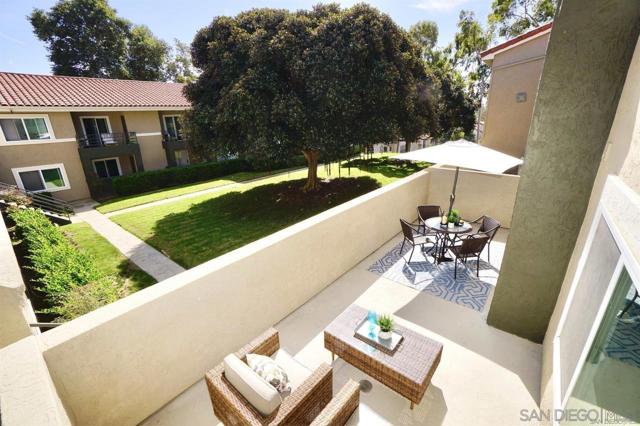 7405 Charmant Dr, San Diego CA: https://media.crmls.org/mediaz/1f15d4f5-2fe5-4ef3-af3a-46a932e67ea4.jpg