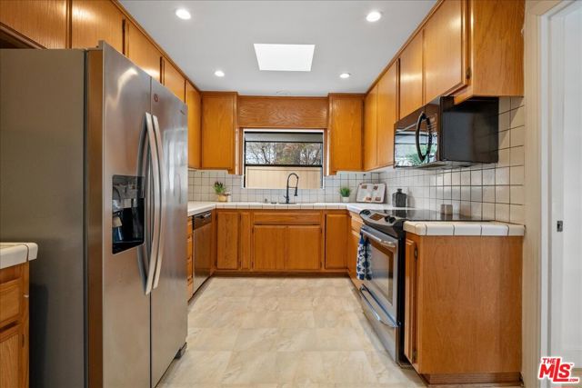2026 S Freeman Street, Oceanside CA: https://media.crmls.org/mediaz/1f160e3a-dcc3-46b5-9711-eeb53a65ccd1.jpg