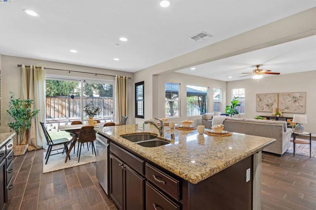 Image 7 of 43 For 1705 Hummingbird Way
