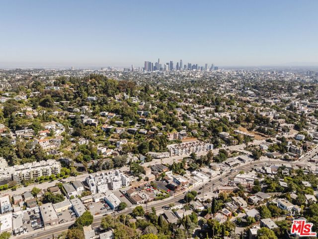 1931 Griffith Park Boulevard, Los Angeles CA: https://media.crmls.org/mediaz/1f1685fa-2b1e-4846-937d-745a45d9e19c.jpg