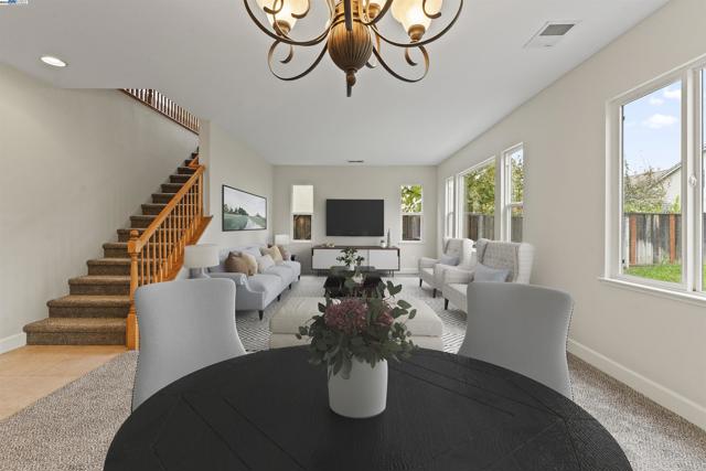 204 Daylily Ln, Patterson CA: https://media.crmls.org/mediaz/1f169e61-a8d5-4eec-aac6-4fbf9d6c260c.jpg