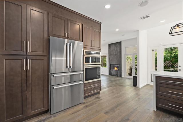 716 Glenview Ln, La Jolla CA: https://media.crmls.org/mediaz/1f16d1f5-9a2f-4d9d-8c88-89264cca495d.jpg