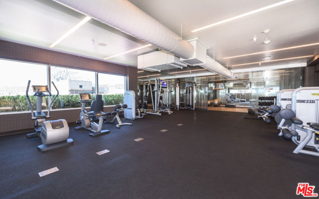 6250 Hollywood Boulevard, Los Angeles CA: https://media.crmls.org/mediaz/1f16db8a-1803-4874-9b35-f48c7e0811cc.jpg