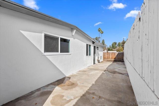 9255 Fairlawn St, Santee CA: https://media.crmls.org/mediaz/1f16f6a2-53df-4b38-bd57-13a6ef481b4f.jpg