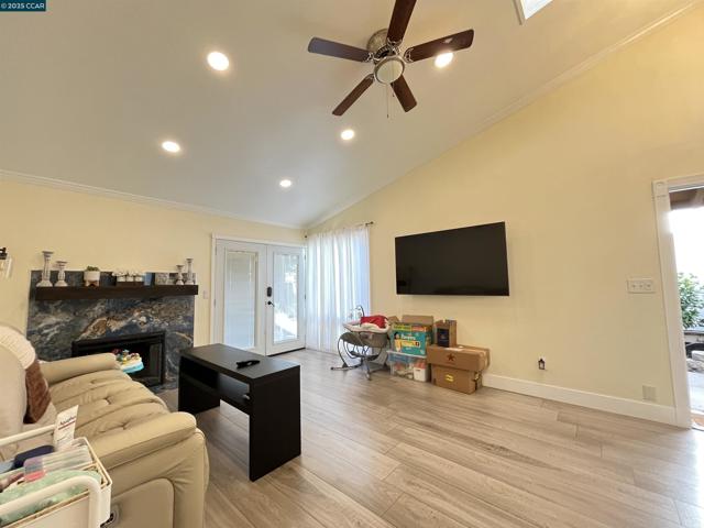 120 Bonita Ct, Rodeo CA: https://media.crmls.org/mediaz/1f173e03-d251-45cc-a374-161d0ef14c76.jpg