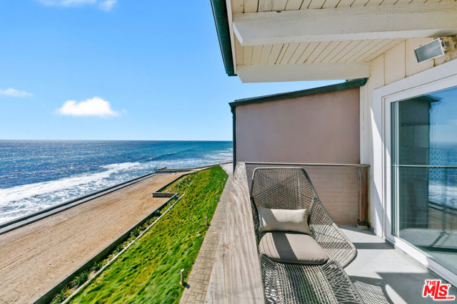 11856 Beach Club Way, Malibu CA: https://media.crmls.org/mediaz/1f17932a-5929-4002-80fe-021029b90bc3.jpg