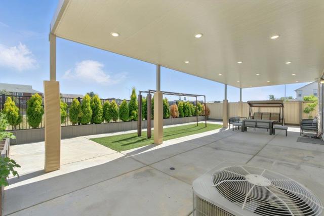 33831 Farmhouse Street, Fremont CA: https://media.crmls.org/mediaz/1f18a0b3-a73f-40f3-8b0d-9fc175801438.jpg