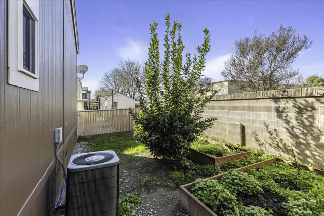 3660 Walnut Boulevard, Brentwood CA: https://media.crmls.org/mediaz/1f18bf28-5384-4cf7-b8e6-2056562f90d1.jpg