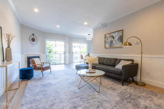 Detail Gallery Image 1 of 26 For 5135 Zelzah Ave #107,  Encino,  CA 91316 - 2 Beds | 2 Baths