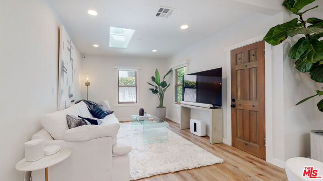 543 WESTMOUNT Drive photo 8