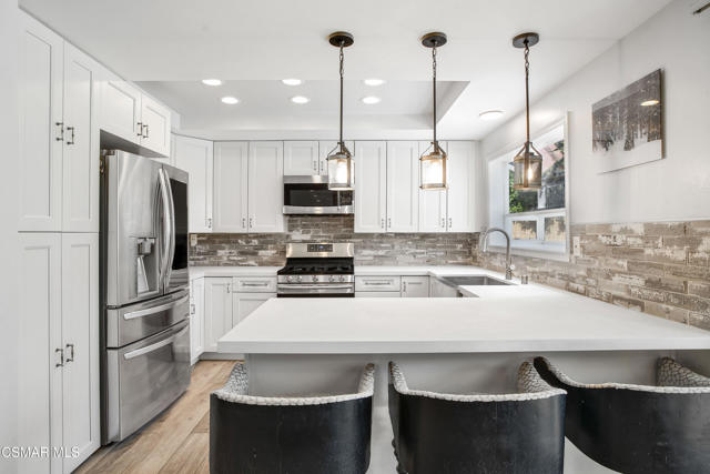 30836 Overfall Drive, Westlake Village CA: https://media.crmls.org/mediaz/1f1936d0-e0c2-4fe6-9407-b716b9b205ce.jpg