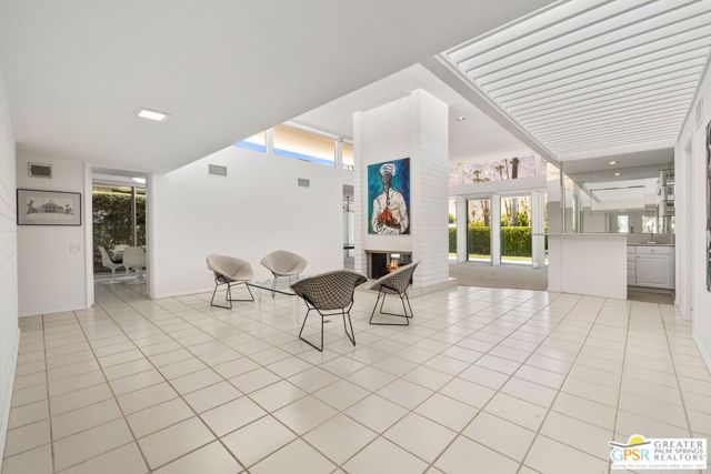 2723 S Kings Road, Palm Springs CA: https://media.crmls.org/mediaz/1f197021-e3b9-45f1-b18f-da1fae80e1ea.jpg