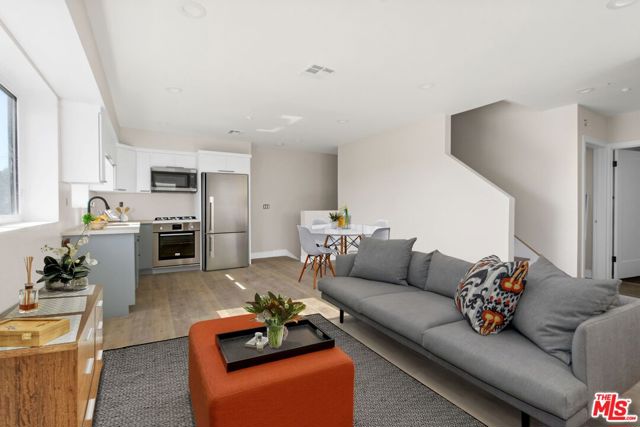 1724 Menlo Avenue, Los Angeles CA: https://media.crmls.org/mediaz/1f199f4d-b310-4dd5-a024-aebd60b17171.jpg