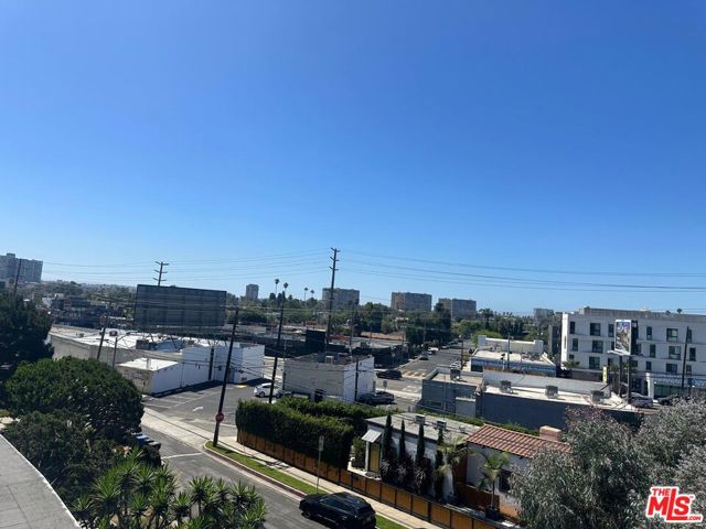2452 Penmar Avenue, Venice CA: https://media.crmls.org/mediaz/1f19c535-0f13-4f33-879b-9bf335c05e58.jpg