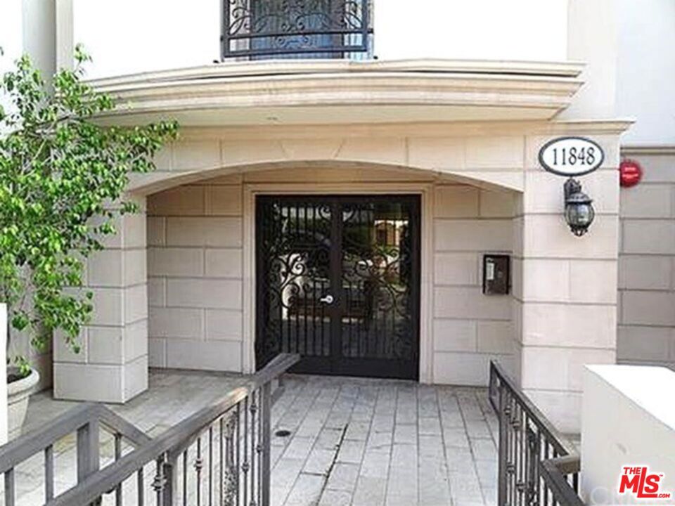 11848 Kiowa Avenue #306