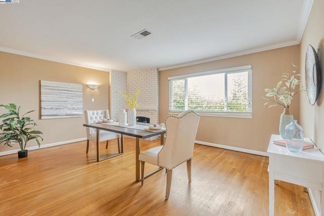 591 Vili Way, Pleasant Hill CA: https://media.crmls.org/mediaz/1f1a3e3a-00bd-4e1f-adee-668a39b1c561.jpg