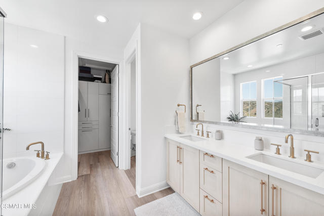 20843 Acorn Circle, Porter Ranch CA: https://media.crmls.org/mediaz/1f1a51ac-f8bf-4f2a-a65a-4b8904f04010.jpg