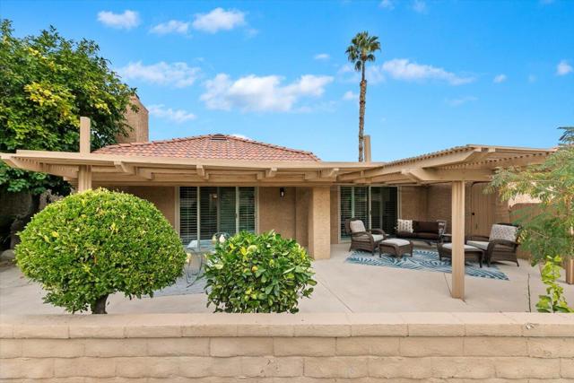 44509 Sorrento Court, Palm Desert CA: https://media.crmls.org/mediaz/1f1a91bf-8e02-41b7-8e48-d70222175598.jpg
