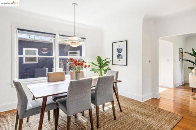 1334 Derby St, Berkeley CA: https://media.crmls.org/mediaz/1f1ab169-61e4-44ea-a165-22f092ea69dd.jpg