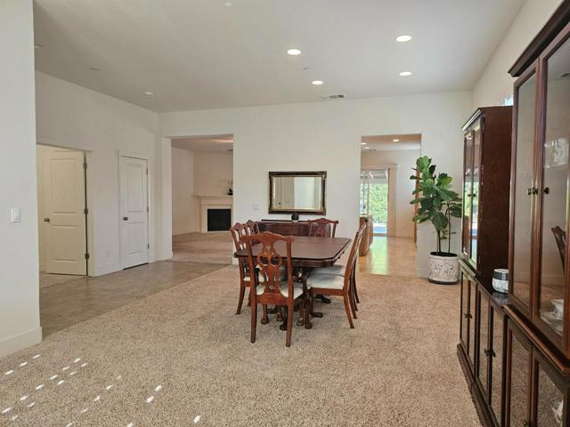 1703 Cobblefield Lane, Los Banos CA: https://media.crmls.org/mediaz/1f1b3dff-5c18-4a39-9218-fd4702114c32.jpg