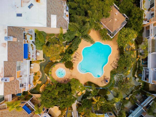 8585 Via Mallorca, La Jolla CA: https://media.crmls.org/mediaz/1f1be250-7934-4b0d-b00d-518bd2dac01c.jpg