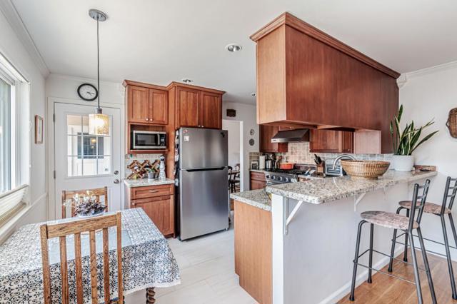 2261 Whitman Way, San Bruno CA: https://media.crmls.org/mediaz/1f1be8e7-8a4b-415e-b4f6-71f2c2128a1d.jpg