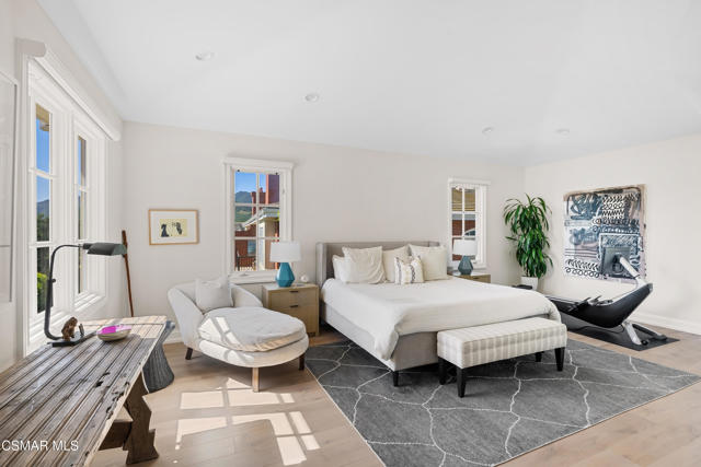 2366 Heatherbank Court, Lake Sherwood CA: https://media.crmls.org/mediaz/1f1c2657-a4ac-4241-9316-85ddb67805b7.jpg