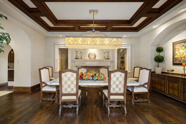 Image 22 of 102 For 52977 Via Dona