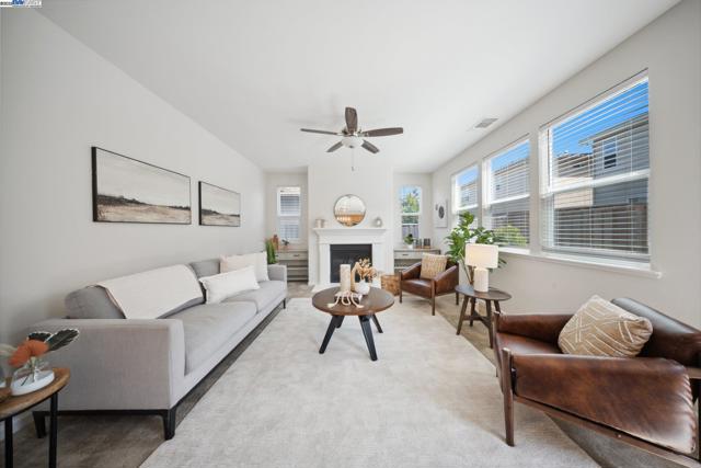 1109 Marsala Cir, Salinas CA: https://media.crmls.org/mediaz/1f1c7711-ff84-44d1-bb60-868ca62a1be4.jpg