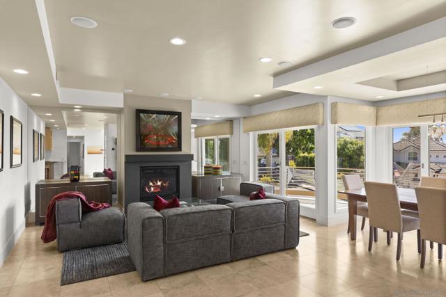 5787 Bellevue Ave, La Jolla CA: https://media.crmls.org/mediaz/1f1d896a-e453-4018-971e-ac597c4f7224.jpg