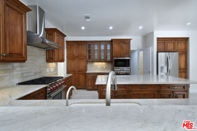 23637 Park Belmonte, Calabasas CA: https://media.crmls.org/mediaz/1f1e2fc4-119d-46ba-ac1d-a4aaa9fffea9.jpg