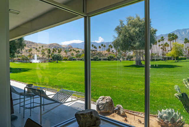 26 Lakeview Circle, Palm Springs CA: https://media.crmls.org/mediaz/1f1e53d8-103b-4121-8d77-430579f45acf.jpg