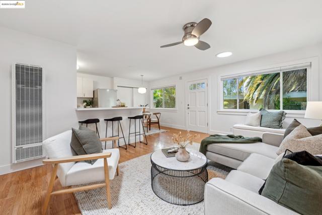 2028 Damuth St, Oakland CA: https://media.crmls.org/mediaz/1f1e77aa-dd9e-4953-b6fb-f6cd9af682d0.jpg