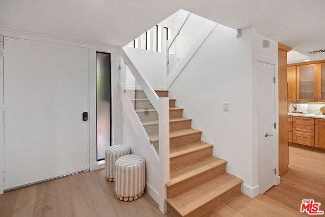 234 S Tower Drive, Beverly Hills CA: https://media.crmls.org/mediaz/1f1f2c78-bf01-4076-b9c4-ae32c515c2bc.jpg
