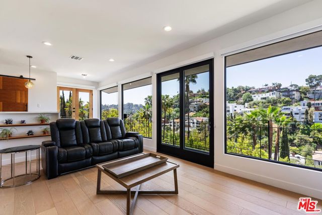3775 Aloha Street, Los Feliz CA: https://media.crmls.org/mediaz/1f1f7298-5e83-417a-8550-f13e35311fb7.jpg
