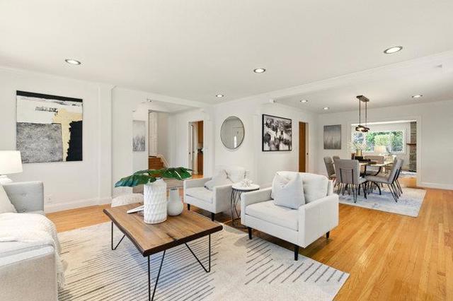 698 Emerald Hill Road, Redwood City CA: https://media.crmls.org/mediaz/1f1fa5df-49ac-40fe-972b-4d1a9c64e9a8.jpg