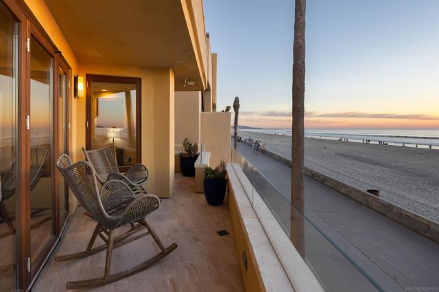 Image 17 of 33 For 3921 Ocean Front Walk