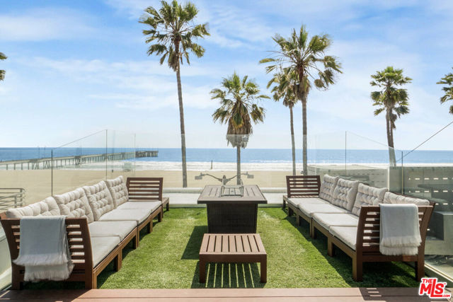 2911 Ocean Front Walk, Venice CA: https://media.crmls.org/mediaz/1f203d0f-216f-4b3a-9046-878c12d3fa6e.jpg