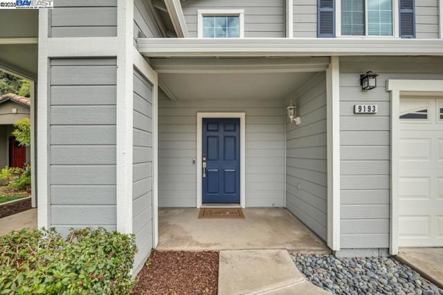 9193 Bungalow Way, Elk Grove CA: https://media.crmls.org/mediaz/1f20412a-d73c-496d-bef9-f5d40a067ed4.jpg