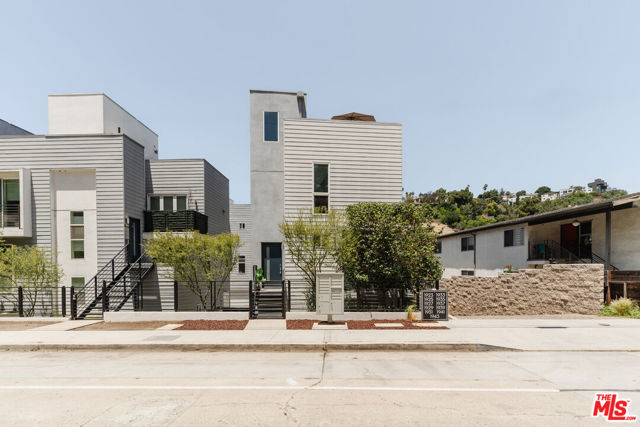 1931 Griffith Park Boulevard, Los Angeles CA: https://media.crmls.org/mediaz/1f204bb0-83d5-42b4-b549-f9b800c8b42e.jpg