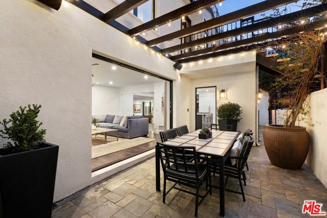 1472 N Kings Road, West Hollywood CA: https://media.crmls.org/mediaz/1f206fde-96b1-4a36-bbdc-21455538b63c.jpg