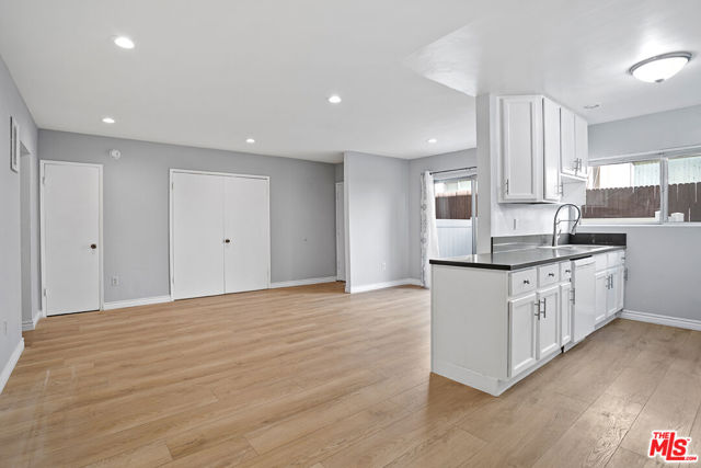 11743 Mayfield, Los Angeles CA: https://media.crmls.org/mediaz/1f20a3a4-cdd2-43d8-994f-3c199d32b3a6.jpg