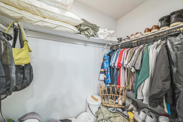 970 Marlin Dr, Vista CA: https://media.crmls.org/mediaz/1f20b0c4-3d00-4aa4-a63d-3901552ddf70.jpg